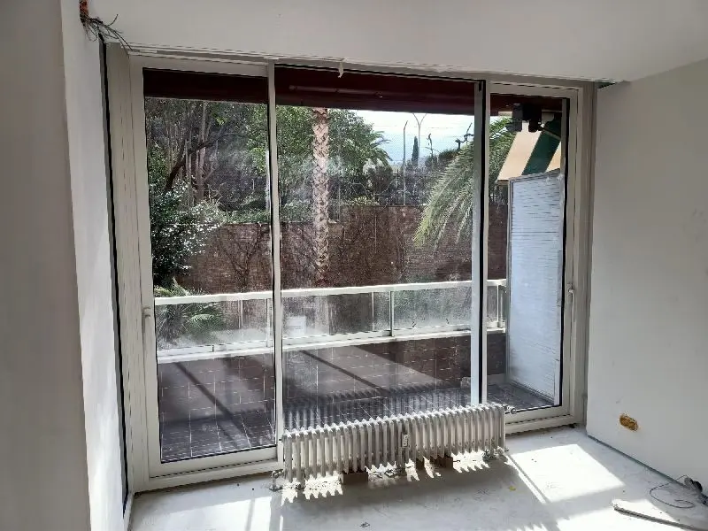 Cerramiento balc&oacute;n aluminio Barcelona &mdash; Cristaler&iacute;a Barcelona