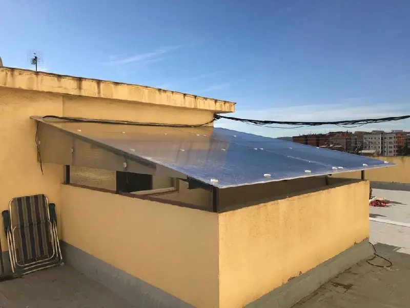 Claraboya y zona com&uacute;n reparada por Cristaler&iacute;a Barcelona &mdash; Comunidades de propietarios