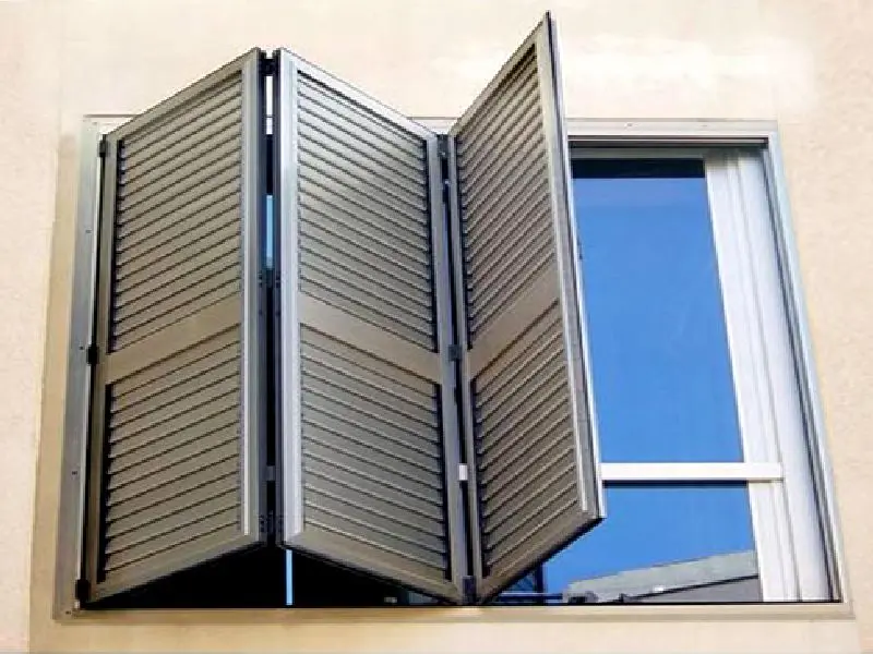 Persiana mallorquina de aluminio en Hospitalet - Cristaler&iacute;a Barcelona