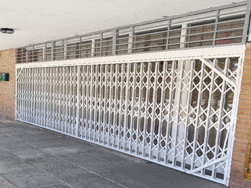 Reja fija de seguridad en Mollet del Vall&egrave;s - Cristaler&iacute;a Barcelona