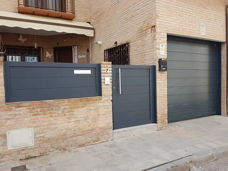 Cerramiento entrada edificio Les Corts Barcelona