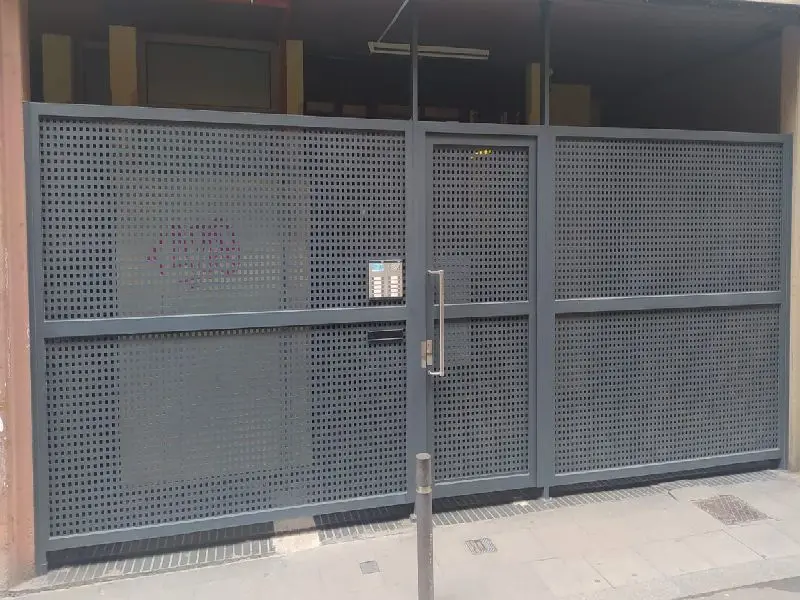Reja para comunidad - Cristalería Barcelona Reja de seguridad para comunidad en Barcelona - Cristalería Barcelona