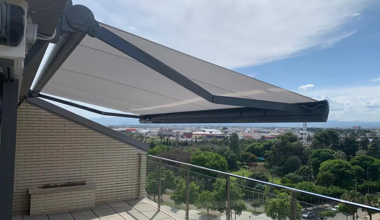 Toldo cofre motorizado &aacute;tico Gr&agrave;cia Barcelona