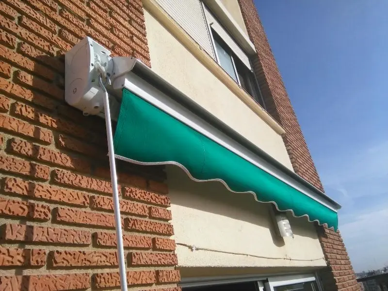 Mejor toldo para terraza en Barcelona - Cristaler&iacute;a Barcelona
